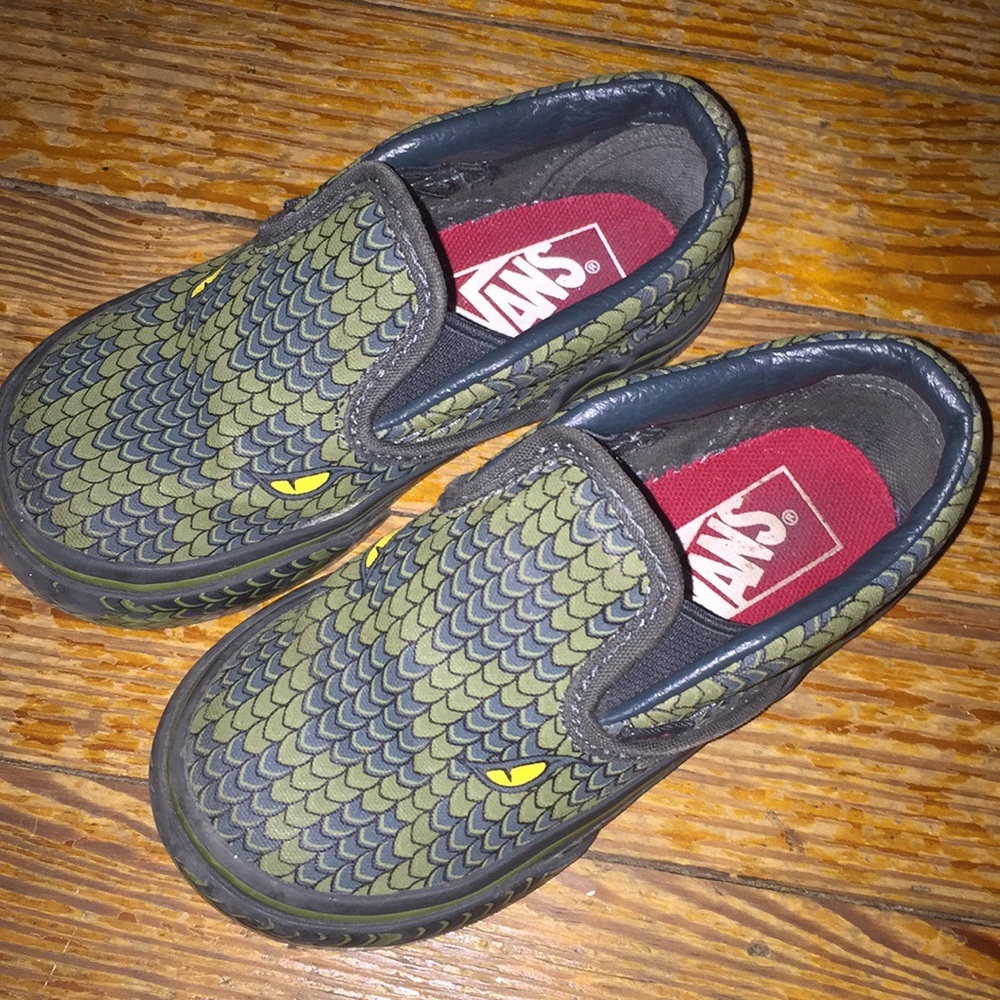 Green snake vans 7.5c